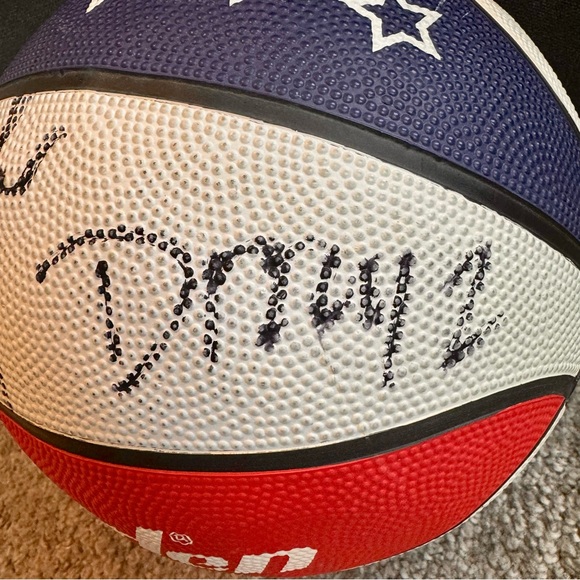 Signed Harlem Globetrotters Baden Basketball With 5 Signatures - Picture 2 of 7